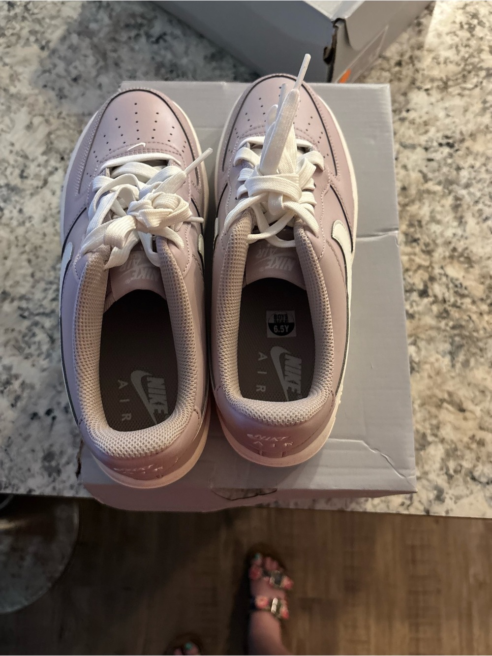 Nike Kids Low-Top Sneakers in Light Pink and White